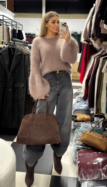 sweter kid moher dzwonek rękaw, sweter kid moher dzwoneczek, sweter kid moher z kielichowym rękawem, sweter kid moher z rozszerzanym rękawem, ciepły sweter na jesień, kid moher dzwonek fango, ciepły sweter moherowy na zimę