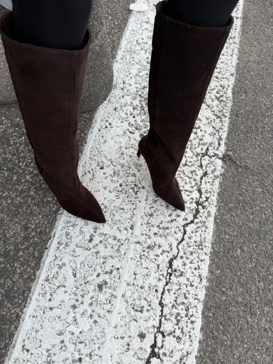 la milla kozaki zamszowe, la milla kozaki brązowe, la milla kozaki, la milla kozaki zamszowe na jesień, zamszowe kozaki la milla, la milla buty, la milla obuwie, kozaki skórzane la milla, la milla buty skóra naturalna, la milla kozaki na szpilce