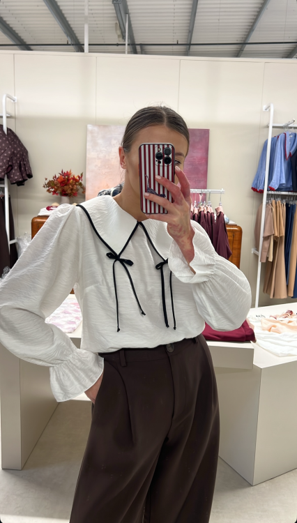 Koszula z kołnierzykiem, koszula z długim rękawem, biała koszula z kołnierzykiem, purpura, koszula damska z kołnierzykiem, koszula na święta, koszula Linda purpura, koszula kołnierz, elegancka koszula na święta