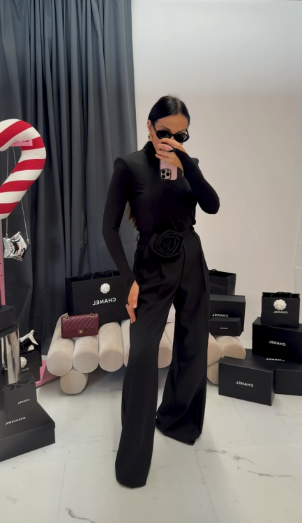 la milla spodnie czarne, la milla spodnie czarne z różą, la milla spodnie szerokie w kant, la milla spodnie szeroka nogawka, la milla spodnie eleganckie, la milla spodnie prosta nogawka, la mila spodnie na święta