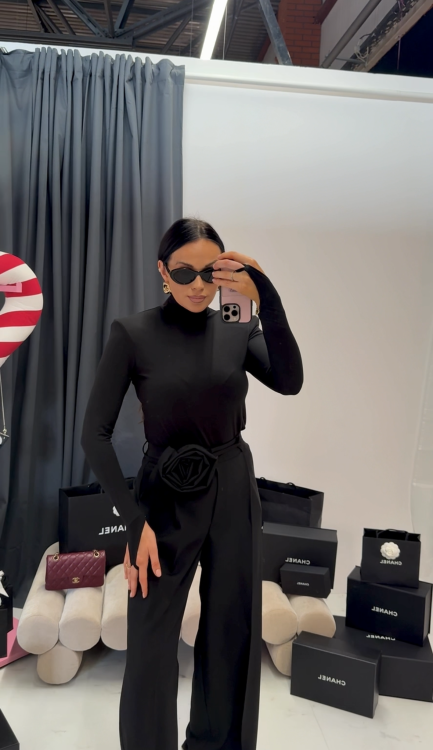 la milla spodnie czarne, la milla spodnie czarne z różą, la milla spodnie szerokie w kant, la milla spodnie szeroka nogawka, la milla spodnie eleganckie, la milla spodnie prosta nogawka, la mila spodnie na święta