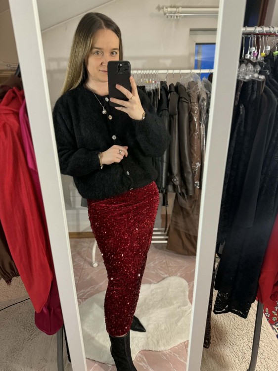 spódnica cekinowa, spódnica cekinowa bordowa, spódnica cekinowa na sylwestra, spódnica cekinowa bordowa na sylwestra, bordowa spódnica midi cekinowa, cekinowa spódnica midi, spódnica midi na sylwestra