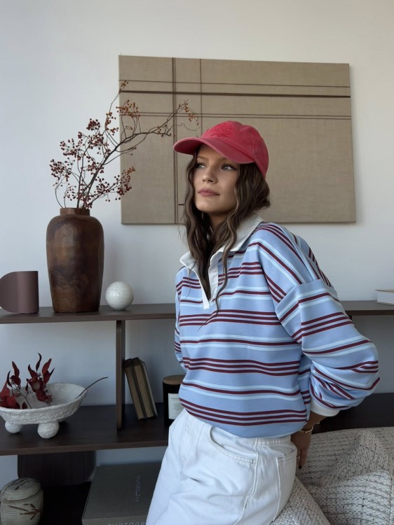 bluza rysia purpura, bluza w paski z kołnierzykiem purpura, bluza z kołnierzykiem na wiosnę, bluza damska polo, bluza z kołnierzykiem do jeansów, bluza dresowa do kamizelki puchowej, bluza dresowa w paski na wiosnę do jeansów