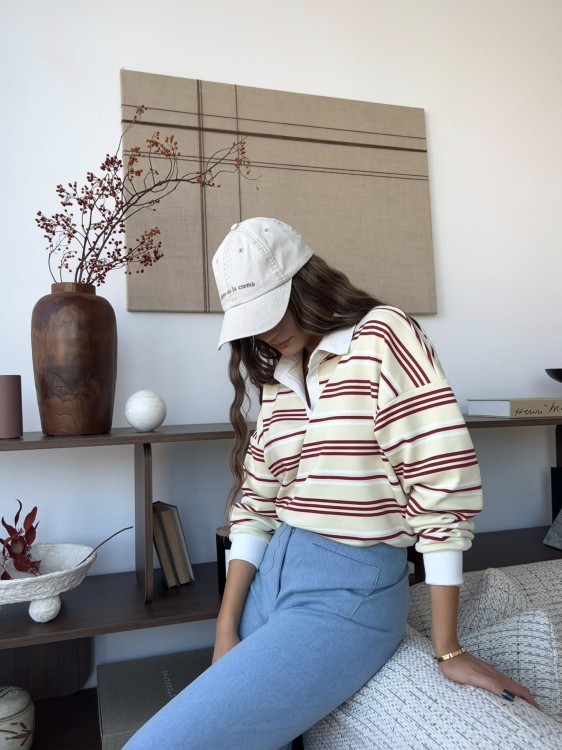 bluza rysia purpura, bluza w paski z kołnierzykiem purpura, bluza z kołnierzykiem na wiosnę, bluza damska polo, bluza z kołnierzykiem do jeansów, bluza dresowa do kamizelki puchowej, bluza dresowa w paski na wiosnę do jeansów