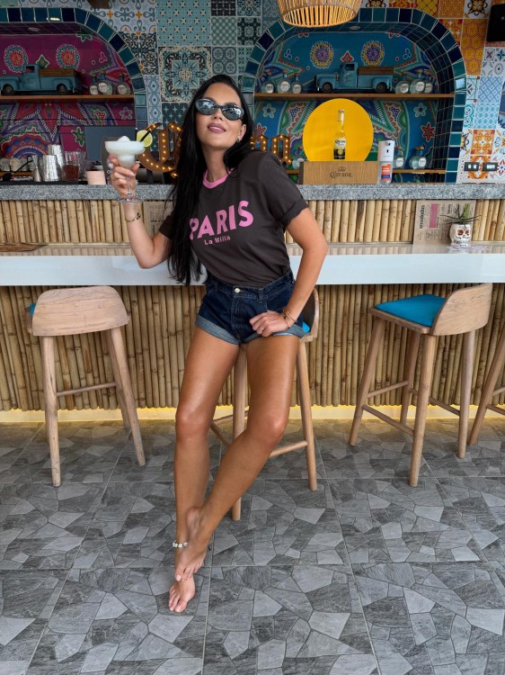 tshirt paris la milla czekoladowy, t-shirt paris la milla, t-shirt czekoladowy la milla, tshirt la milla czekoladowy, t-shirt do jeansów na wiosnę, t-shirt do jesiennych stylizacji, t-shirt paris la milla