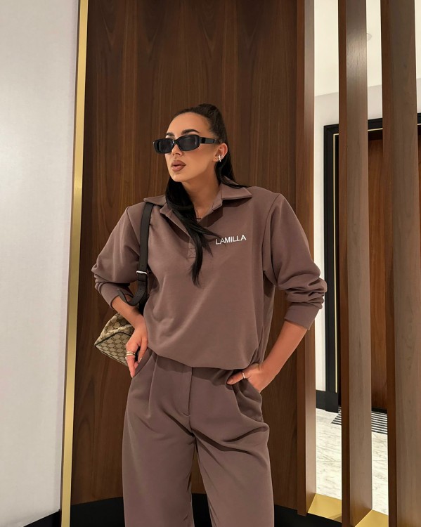 bluza la milla czekoladowa, la milla bluza czekoladowa, la milla bluza z kołnierzykiem, bluza la milla polo z kołnierzykiem, la milla bluza dresowa, la milla bluza czekoladowa kołnierzyk, la milla bluza polo na wiosnę, la milla komplet dresowy