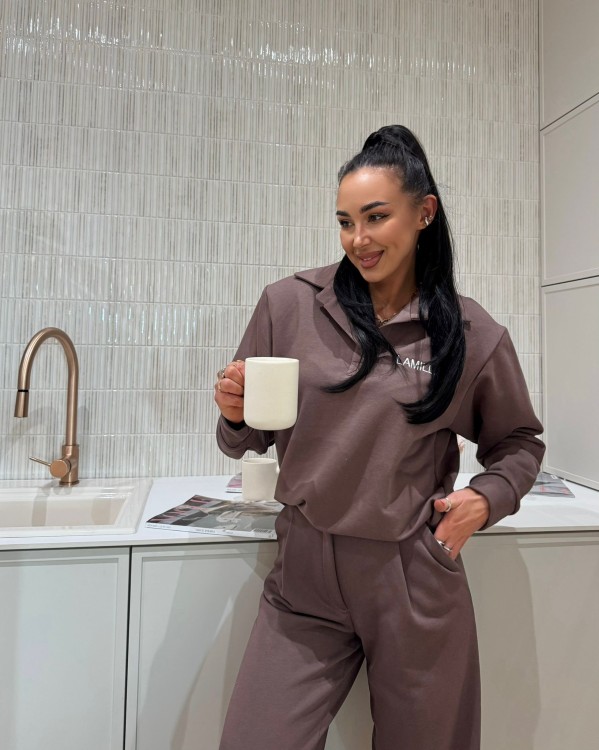 bluza la milla czekoladowa, la milla bluza czekoladowa, la milla bluza z kołnierzykiem, bluza la milla polo z kołnierzykiem, la milla bluza dresowa, la milla bluza czekoladowa kołnierzyk, la milla bluza polo na wiosnę, la milla komplet dresowy