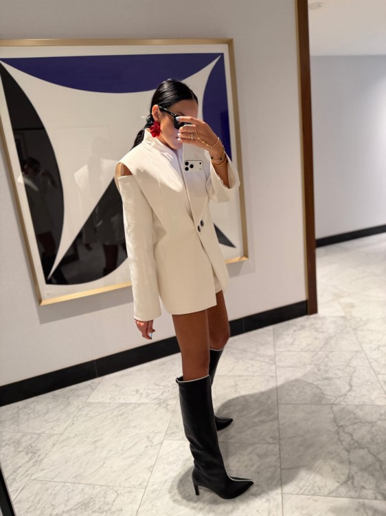 la milla marynarka z odkrytymi rękawami, la milla marynarka odkryte ramiona, la milla wycięcia na ramionach, la milla kremowa marynarka, la milla marynarka kremowa, la milla garnitur na komunię, la milla marynarka wiosna