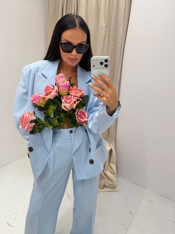 la milla spodnie błękitne, la milla spodnie w kant błękitne, la milla eleganckie szerokie spodnie błękitne, la milla garnitur błękitny, la milla elegancki garnitur błękitny, la milla spodnie materiałowe w kant, garnitur damski na wiosnę