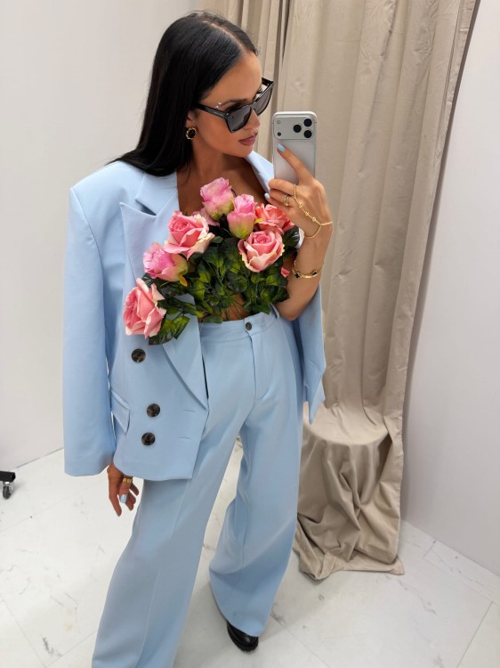 la milla spodnie błękitne, la milla spodnie w kant błękitne, la milla eleganckie szerokie spodnie błękitne, la milla garnitur błękitny, la milla elegancki garnitur błękitny, la milla spodnie materiałowe w kant, garnitur damski na wiosnę