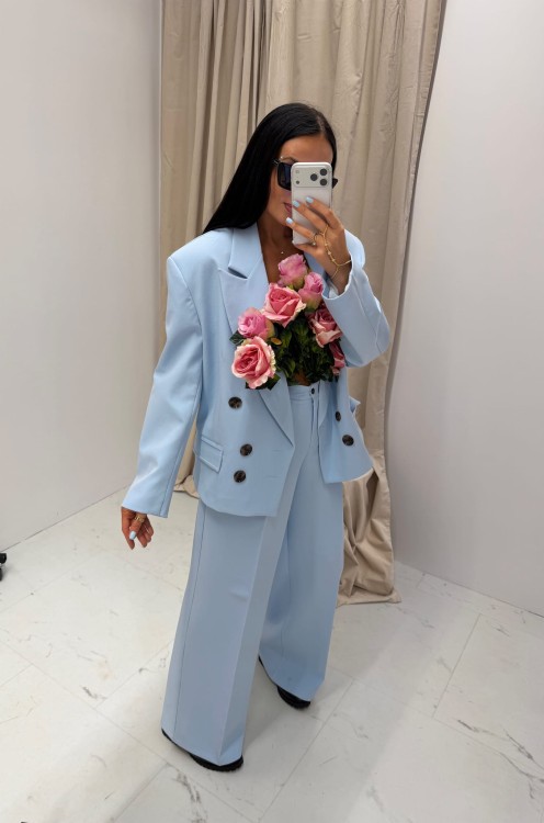 la milla spodnie błękitne, la milla spodnie w kant błękitne, la milla eleganckie szerokie spodnie błękitne, la milla garnitur błękitny, la milla elegancki garnitur błękitny, la milla spodnie materiałowe w kant, garnitur damski na wiosnę