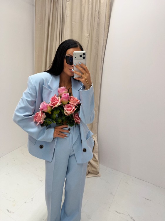 la milla spodnie błękitne, la milla spodnie w kant błękitne, la milla eleganckie szerokie spodnie błękitne, la milla garnitur błękitny, la milla elegancki garnitur błękitny, la milla spodnie materiałowe w kant, garnitur damski na wiosnę