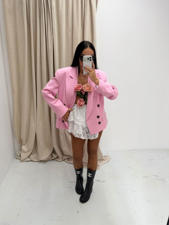 la milla marynarka średnia różowa, marynarka la milla dwurzędowa różowa, marynarka damska różowa, la milla garnitur różowy, la milla elegancki garnitur różowy, la milla marynarka dwurzędowa, garnitur damski na wiosnę